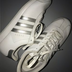 Adidas Samoa - Size 10